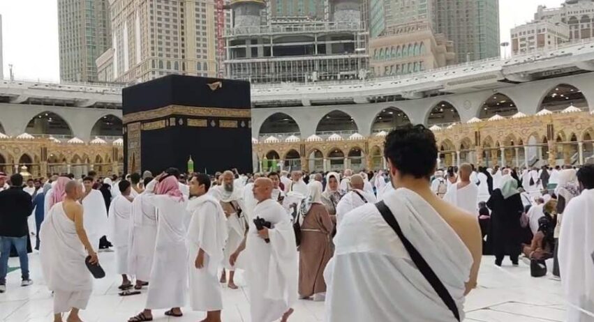 Sabr in the Crowd: Spiritual Etiquette During Peak Times | Umrah & Hajj Guide